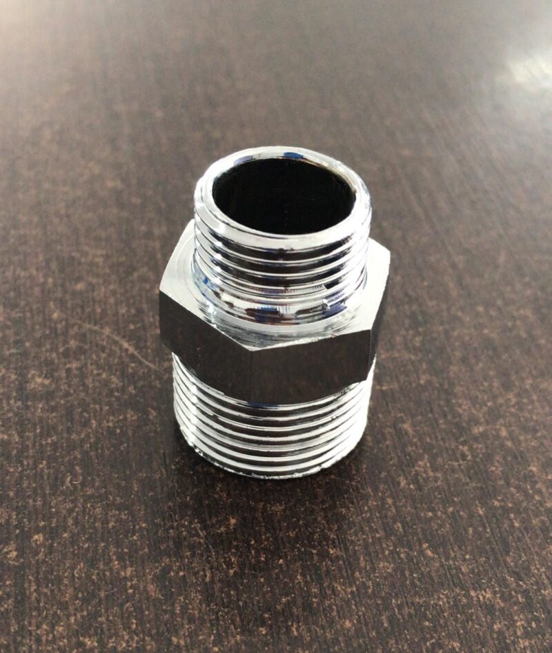 2081 - (84) Niple 3/4 x 1/2 Metal